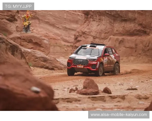 赛车拉力赛选手深夜翻车却奇迹反爬继续开 赛车拉力赛选手深夜翻车却奇迹反爬继续开