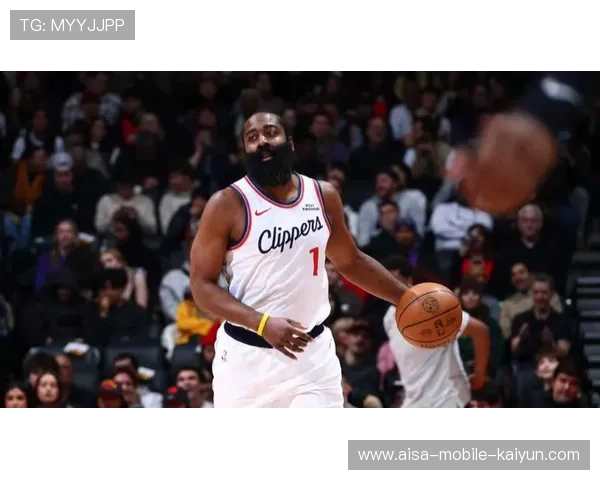 哈登突破分球制造绝杀机会