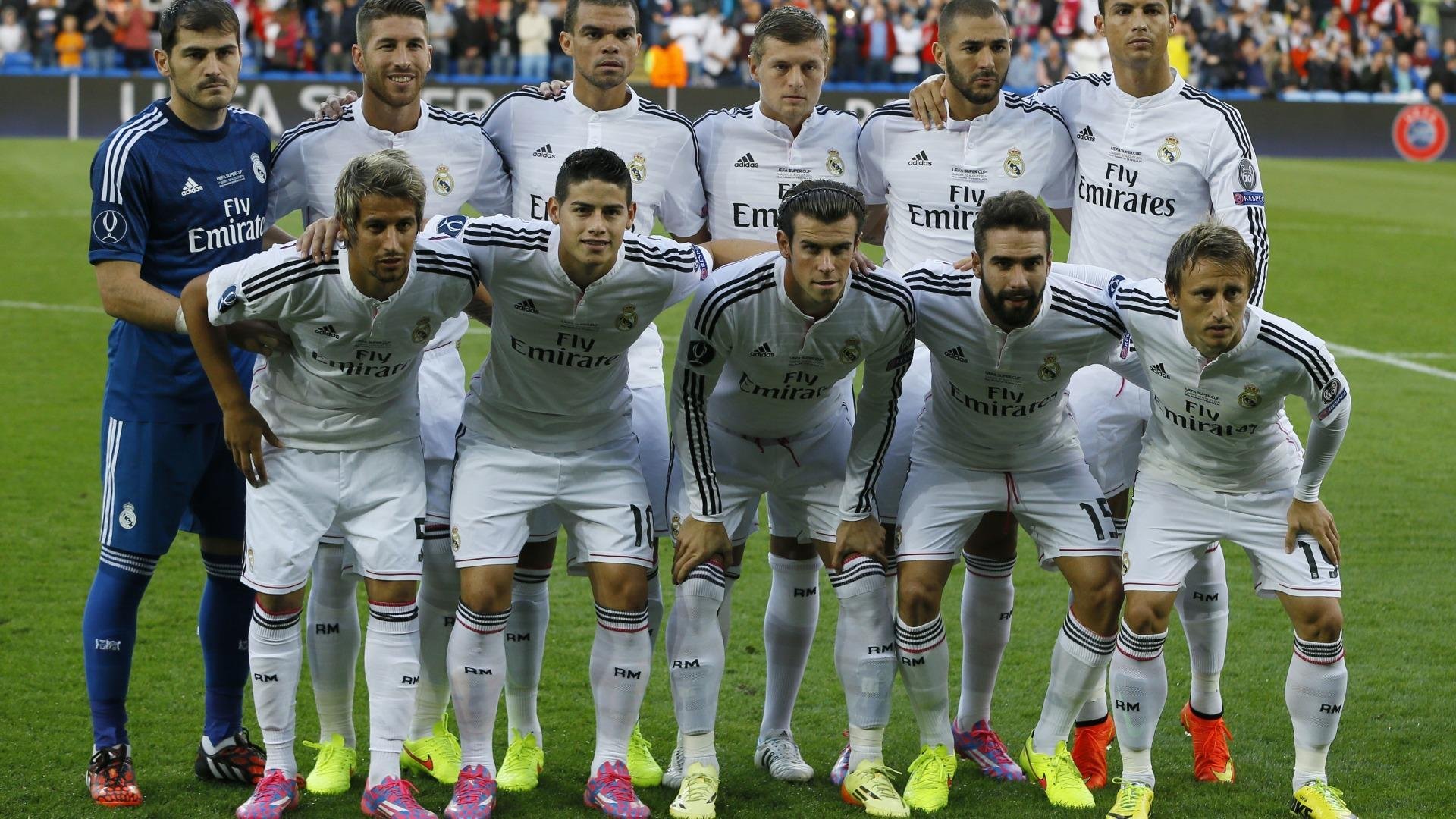 “新生入学首跑” 新生集体绕校园一圈完成报到仪式