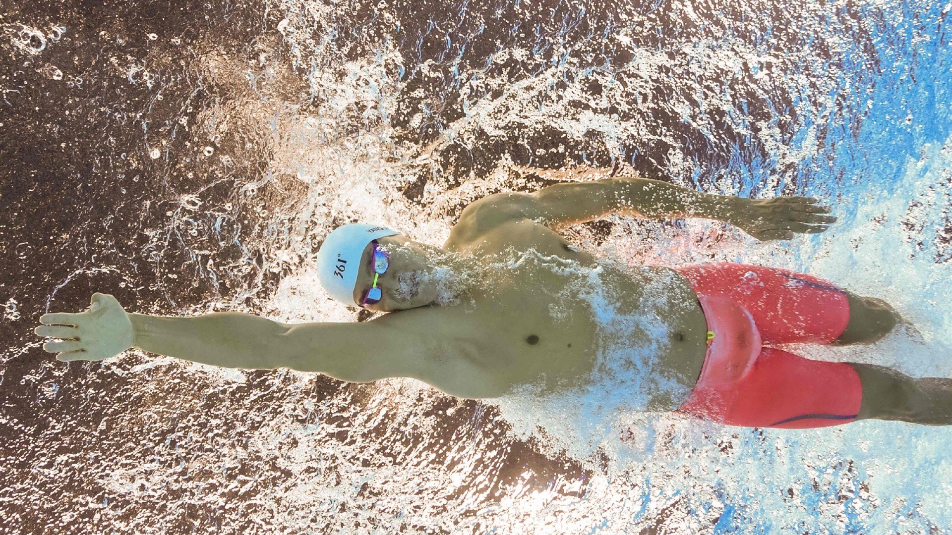 屋顶五人制足球挑战赛 高层楼顶改造迷你球场震撼上线